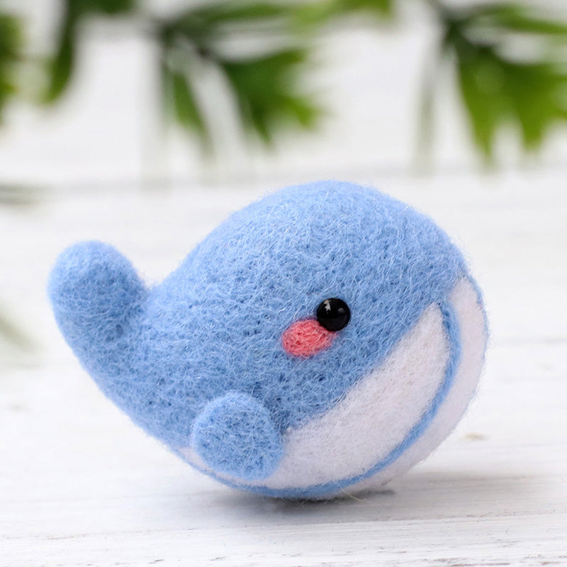 Whale Needle Felting Kit. Wizardi DIY Wool Craft Kit F07N8-146