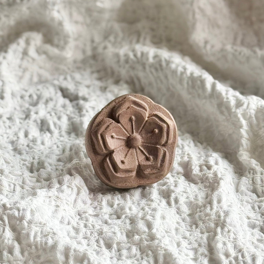 Petal Bloom – Wooden Essential Oil Diffuser for Car